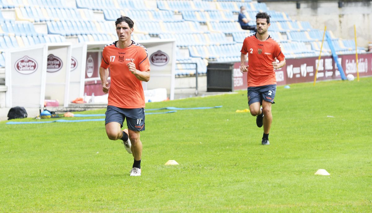 Entrenamiento de pretemporada del Pontevedra en Pasarón