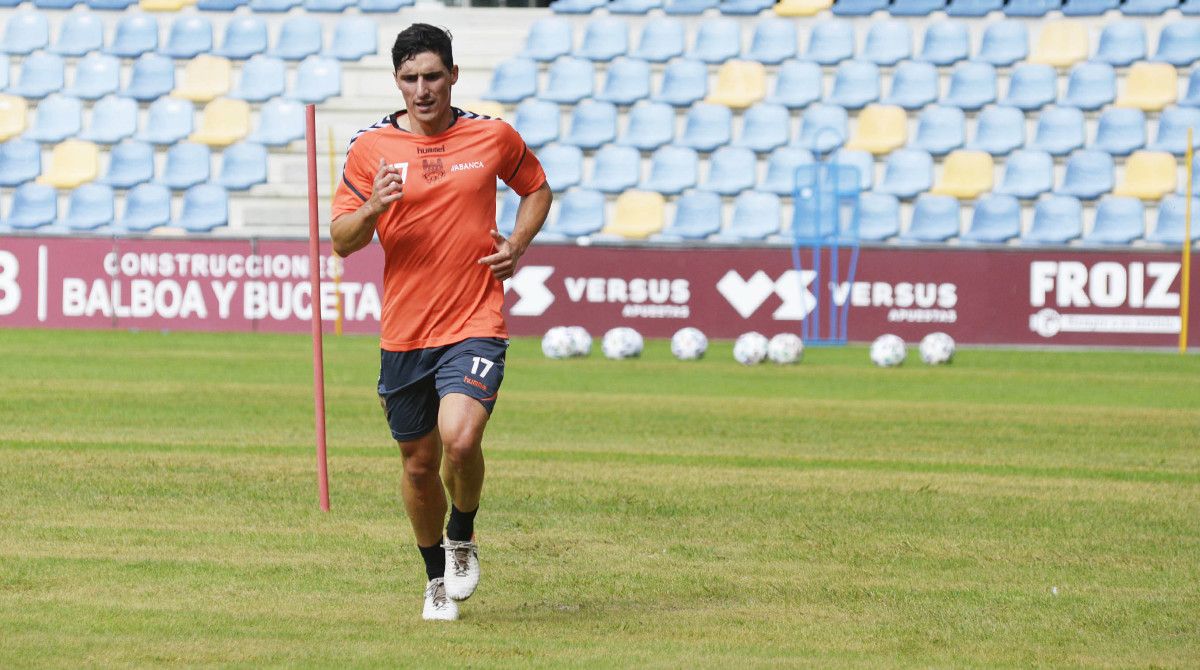 Jorge Fernández, entrenando con el Pontevedra en Pasarón