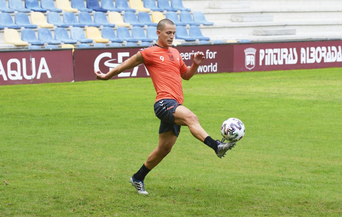 Rufo, entrenando con el Pontevedra en Pasarón