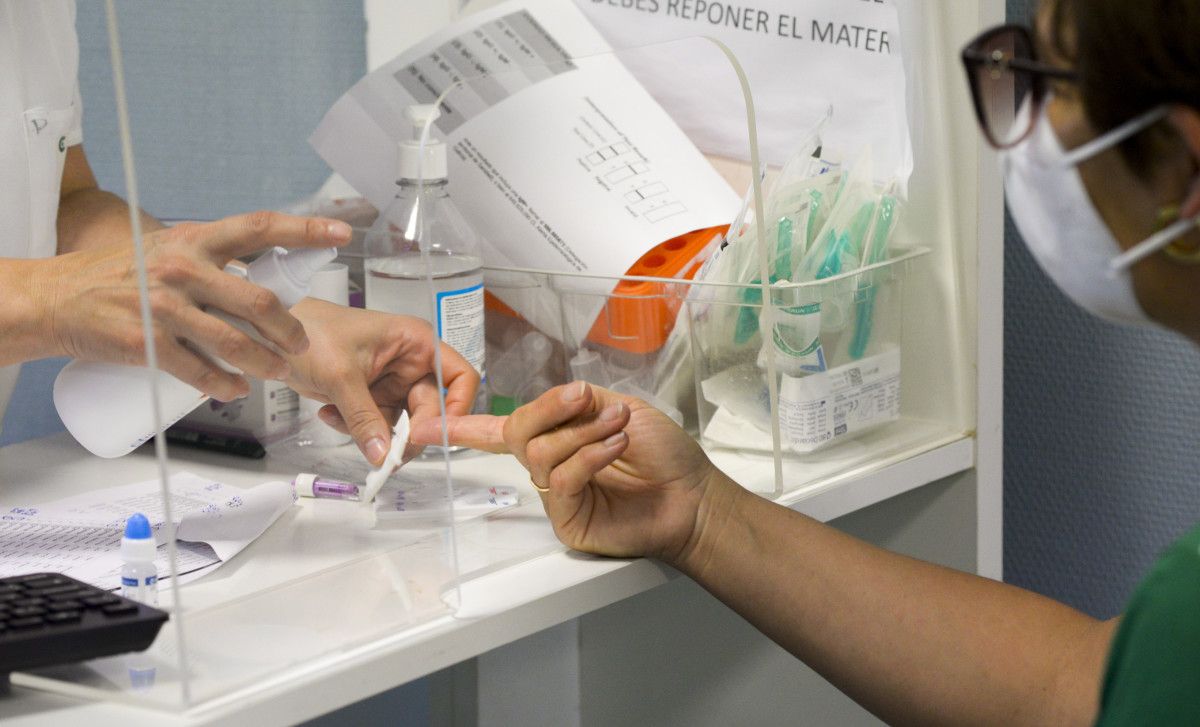 Tests rápidos de anticorpos no Hospital Provincial para cribados preventivos a profesores