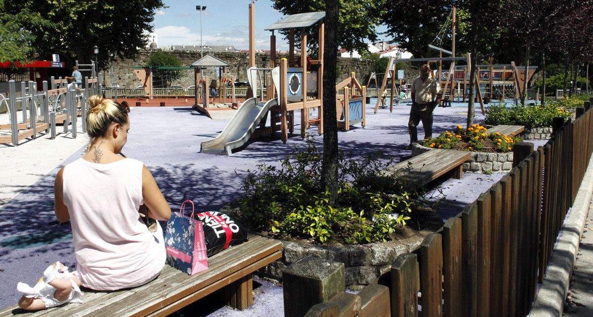 Parque infantil de la Plaza de Barcelos
