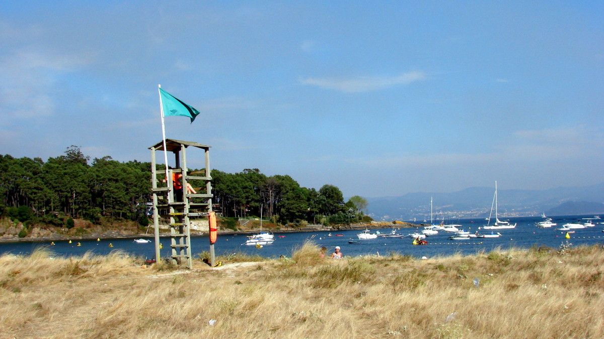 Puesto de socorrista en Portonovo