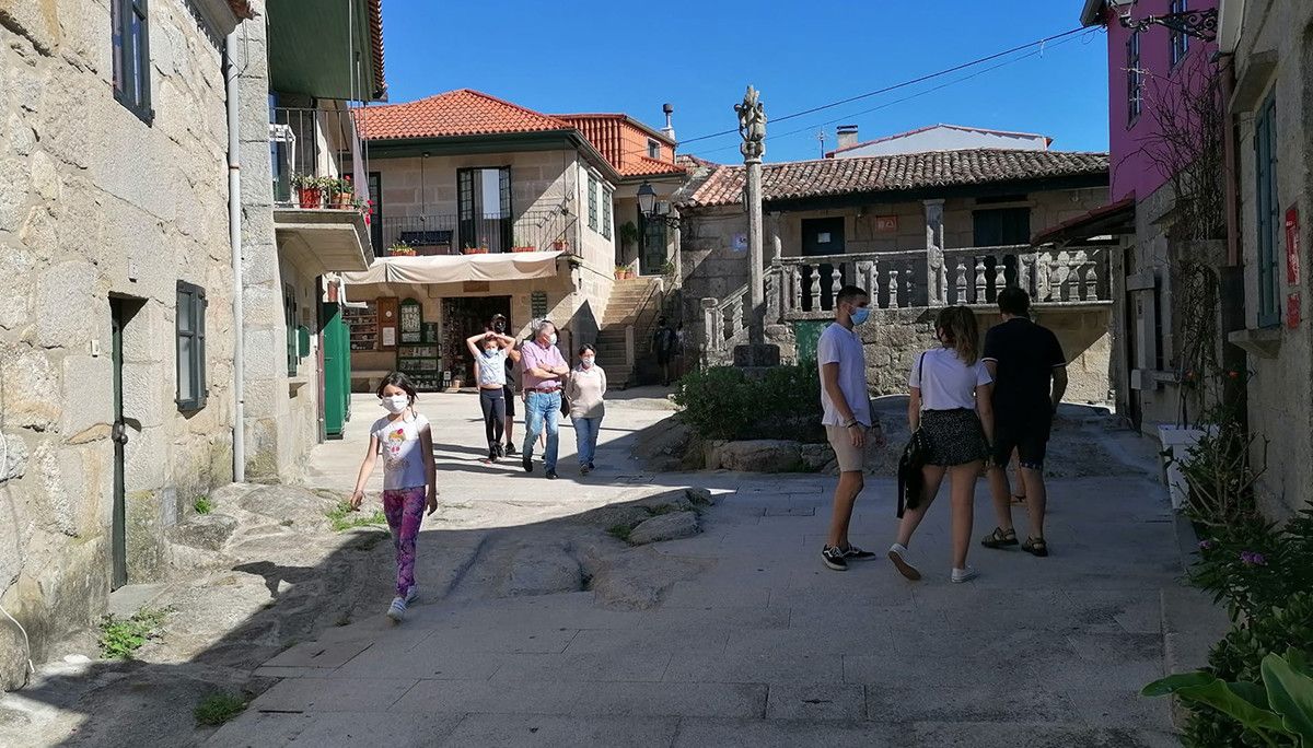 Turistas en Combarro
