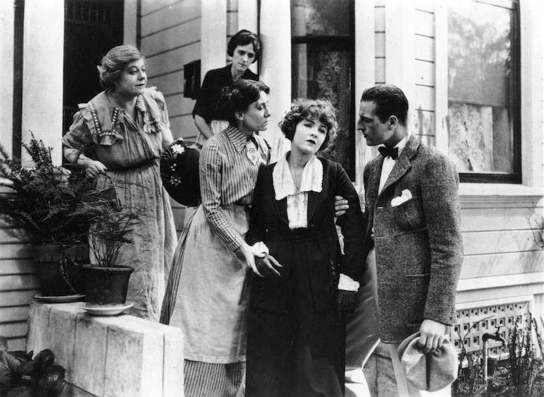Fotograma do filme "The blot" de Lois Weber