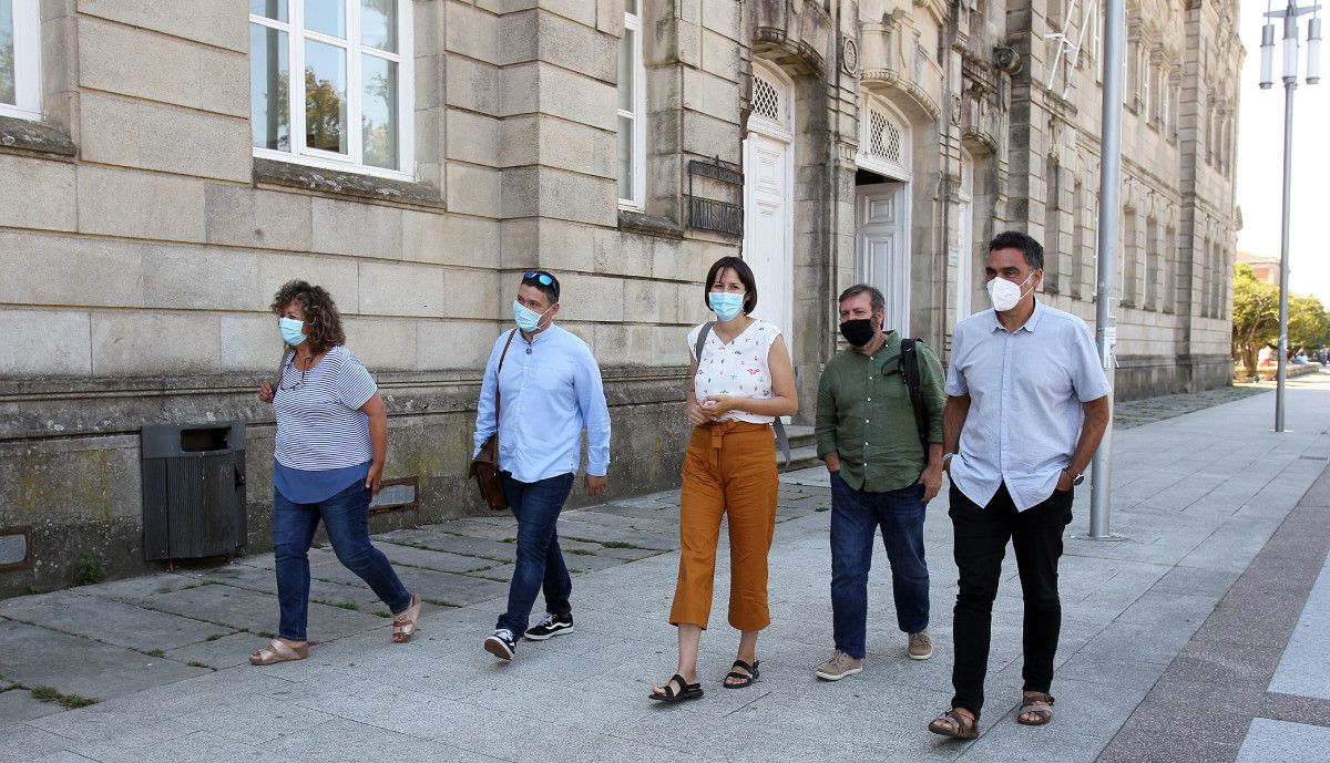 Ana Pontón y cargos del BNG ante el IES Valle Inclán