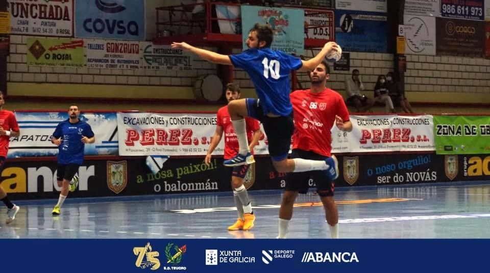 Partido amistoso entre Atlético Novás e Teucro