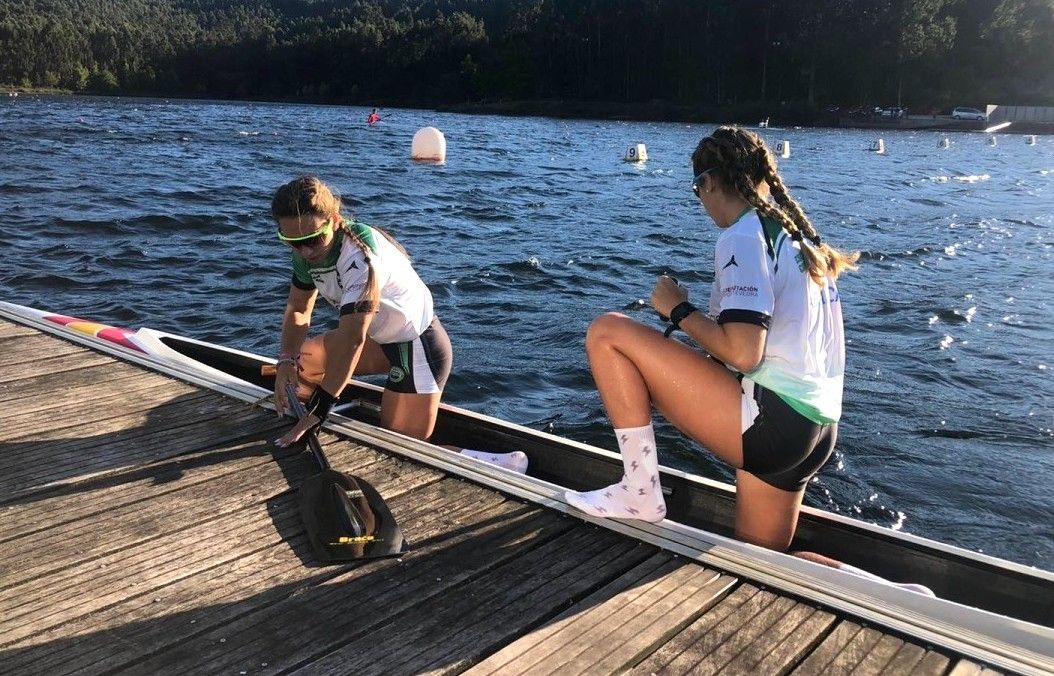 Antía Jácome y Antía Otero, palistas de la EP Ciudad de Pontevedra