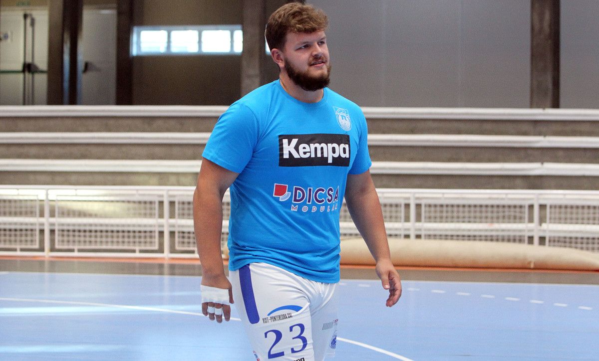 Daniel Ramos, no adestramento do Cisne no Pavillón Municipal dos Deportes