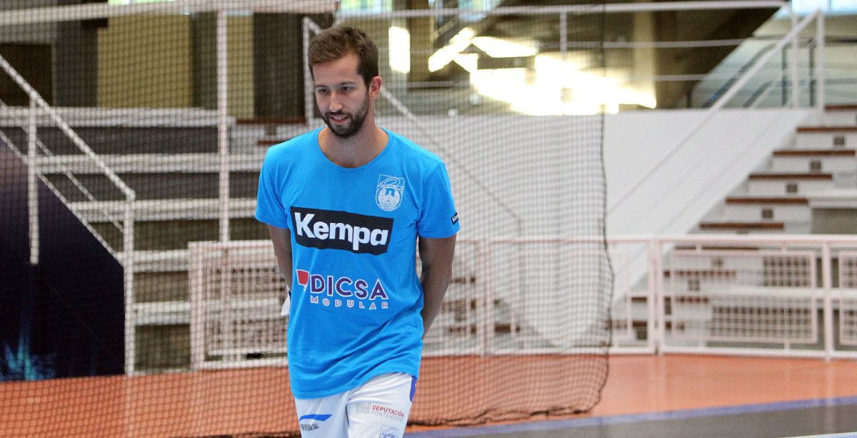 Andrés Sánchez, nun adestramento do Cisne no Pavillón Municipal dos Deportes