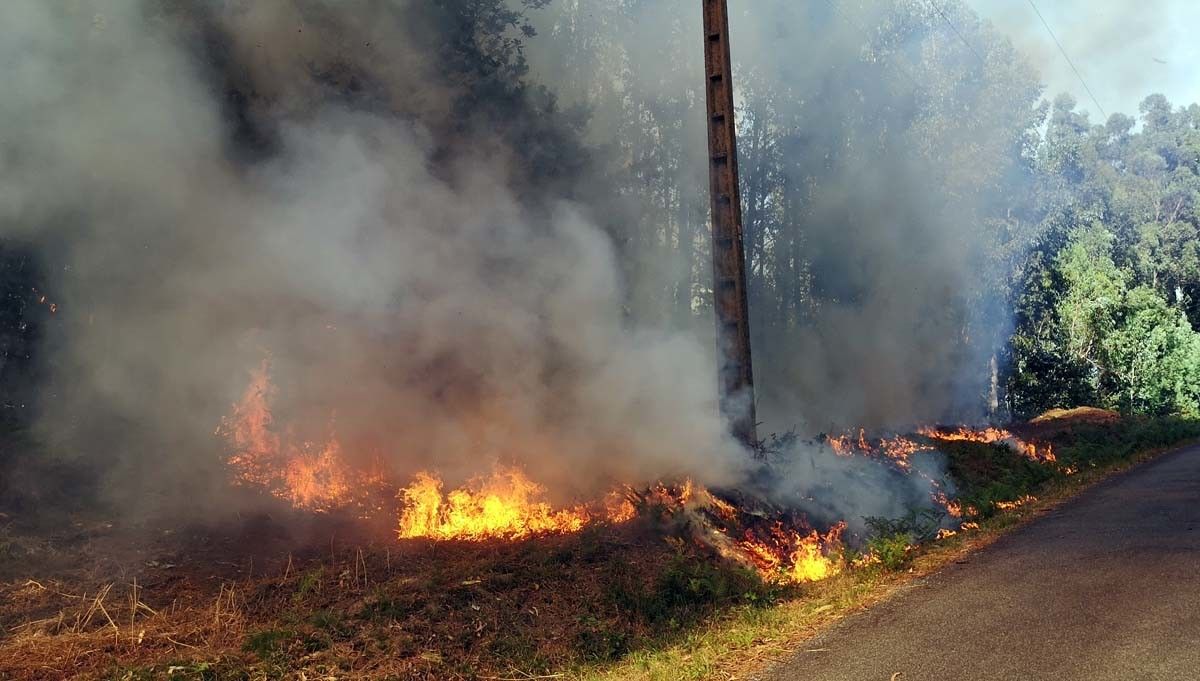 Incendio forestal en Vilar, Cuntis