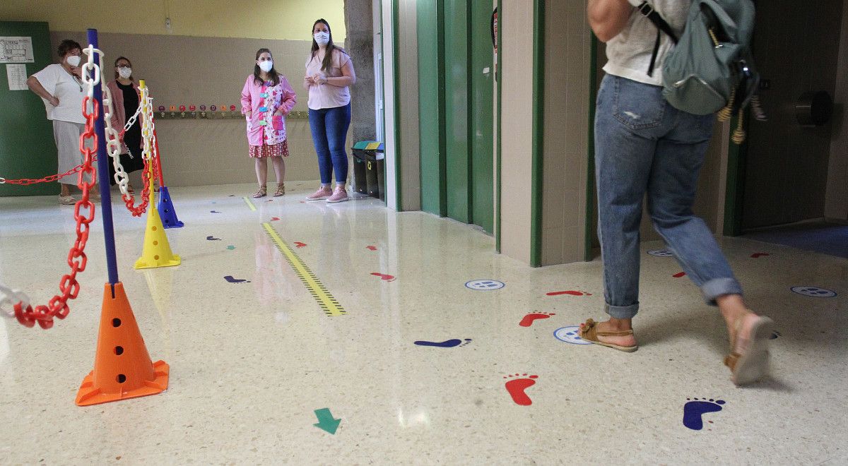 Primer día de colegio en Educación Primaria en una jornada marcada por la puesta en práctica del protocolo antiCovid-19