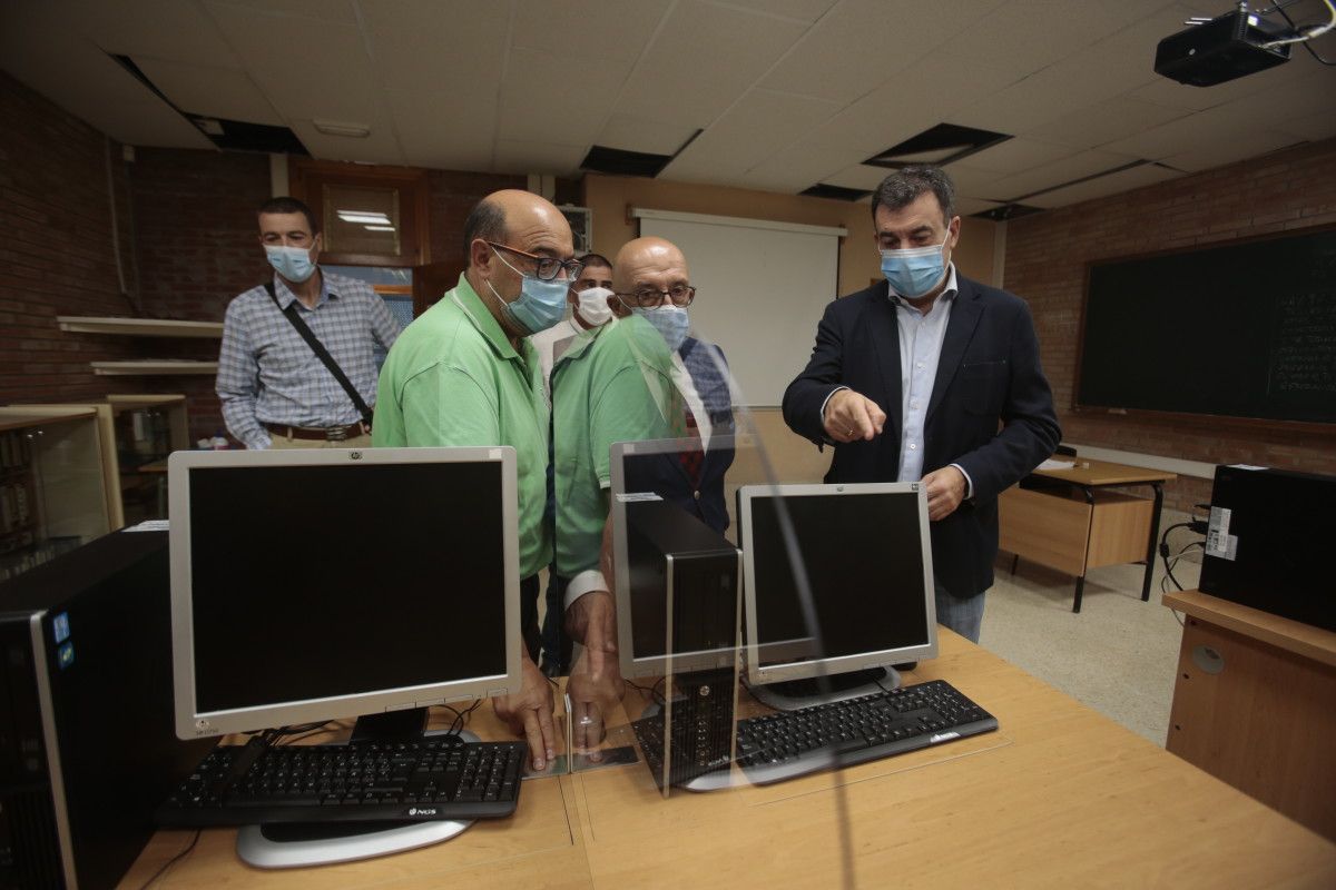 Román Rodríguez visita el CIFP A Xunqueira