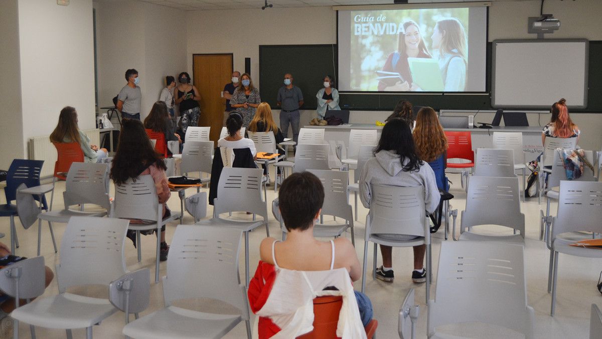 Acto de bienvenida a los nuevos alumnos celebrado en la Facultad de Bellas Artes