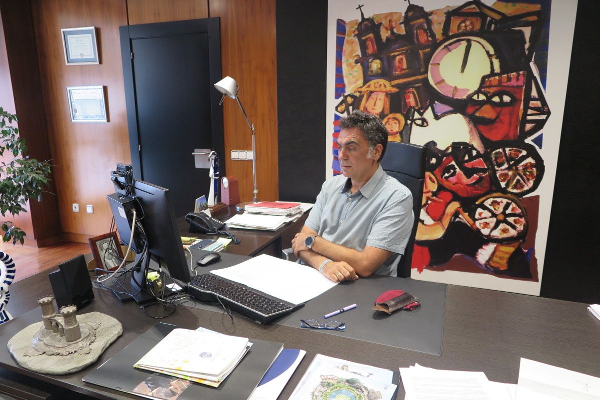 Demetrio Gómez, concelleiro de Mobilidade, recibe o premio da Semana Europea da Mobilidade