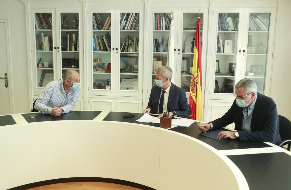 Reunión del vicepresidente primero de la Xunta, Alfonso Rueda, con los miembros del comité de empresa del casino de A Toxa