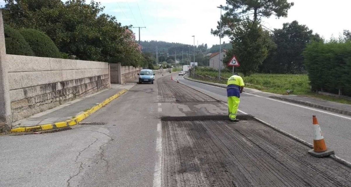 Obras de mejora del firme en una carretera autonómica