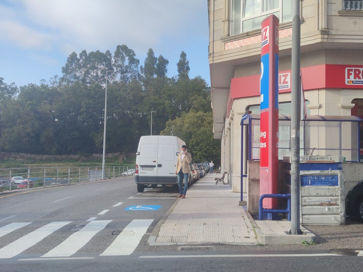 Ponte Caldelas refuerza la seguridad vial en el entorno del supermercado