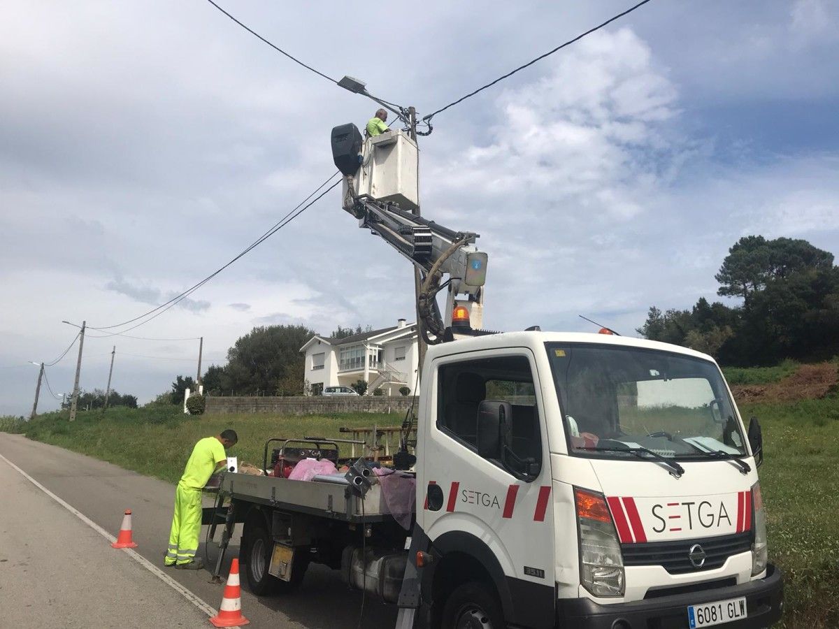 Obras de sustitución del alumbrado público en A Brea, en Marín
