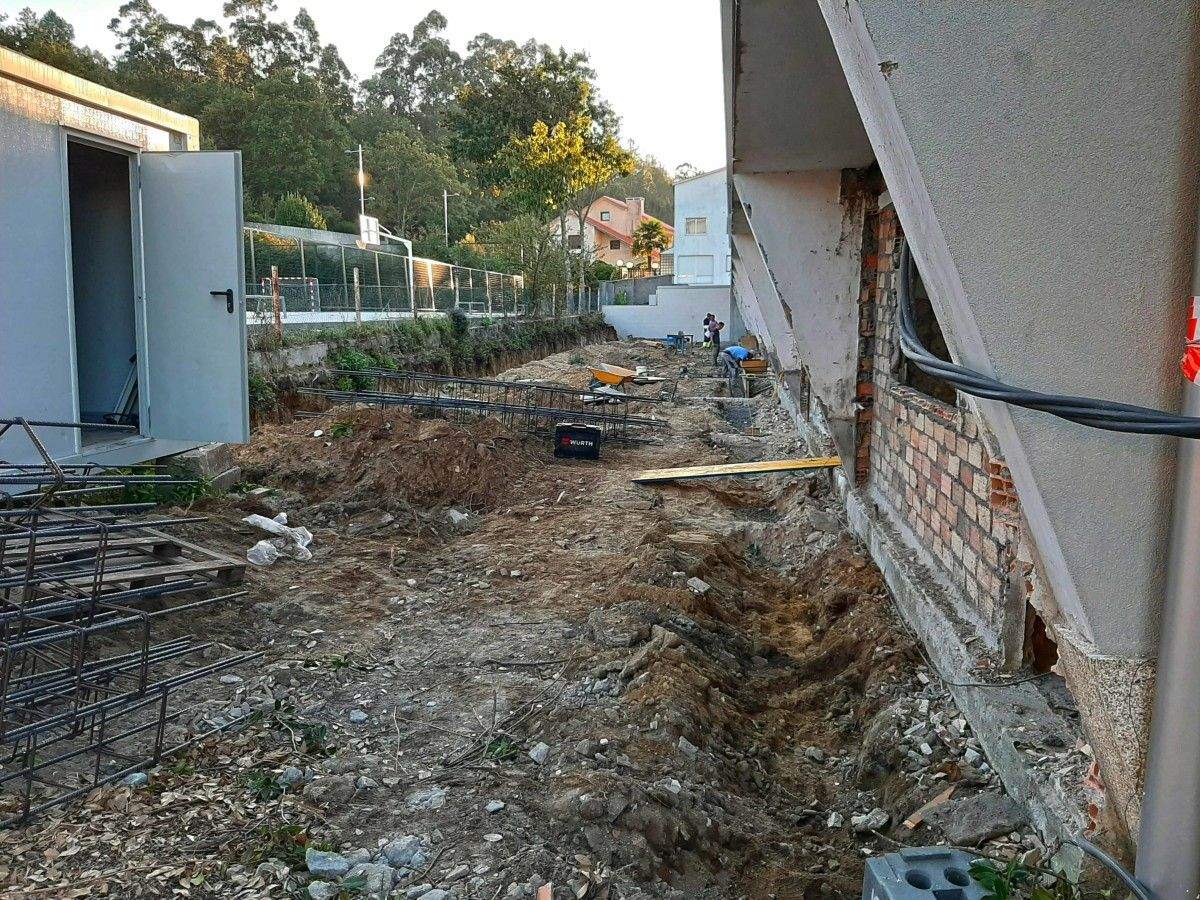 Las obras de construcción de viviendas sociales en las viejas casas de los maestros de Cerdedo entran en su segunda fase