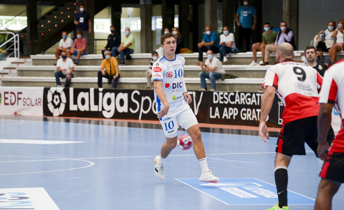 Álvaro Preciado, no partido entre o Cisne e o BM Puerto Sagunto no Municipal