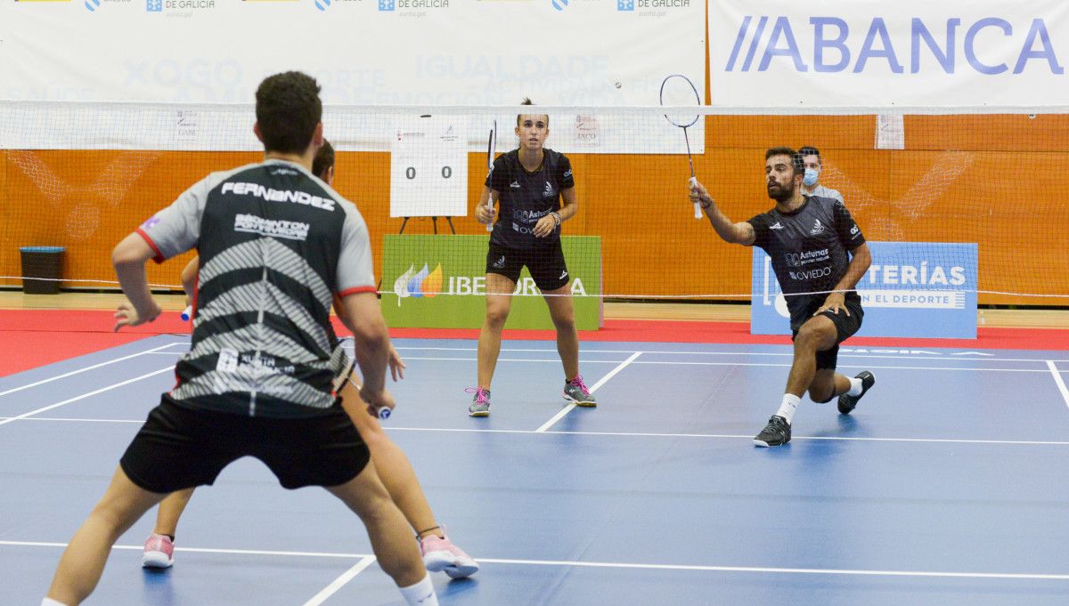 Partido entre o Club Bádminton Ravachol e o Bádminton Oviedo