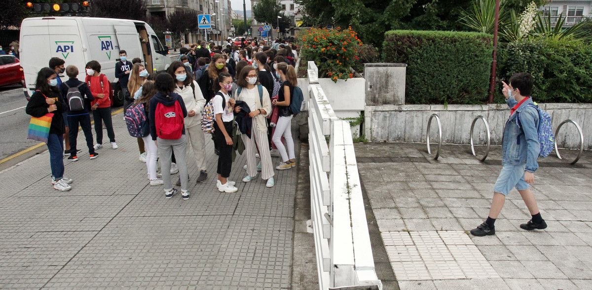 Os institutos inician o curso 2020/2021 por quendas e moi ordeados para evitar aglomeracións