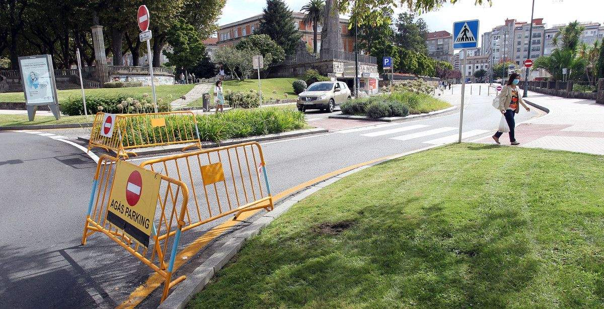 Rúa Raíña Vitoria pechada ao tráfico