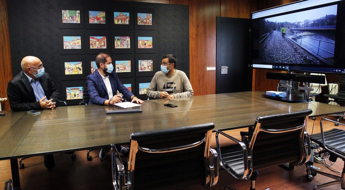Xuntanza de Iván Puentes e Tino Fernández coa asociación Pedaladas