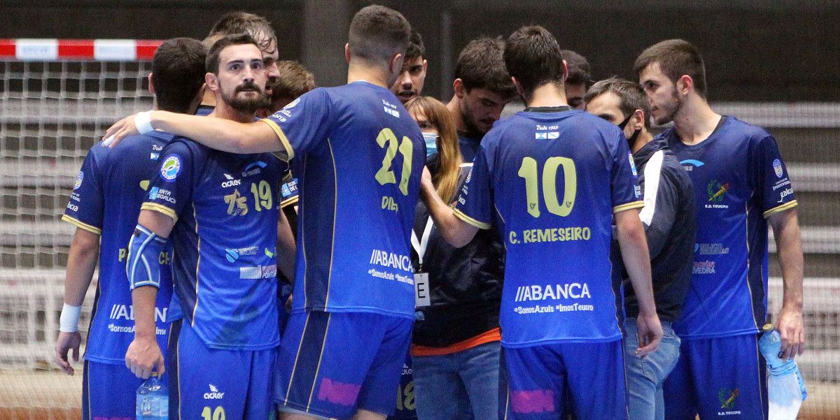 Partido entre o Teucro e o Burgos no Pavillón Municipal de Pontevedra