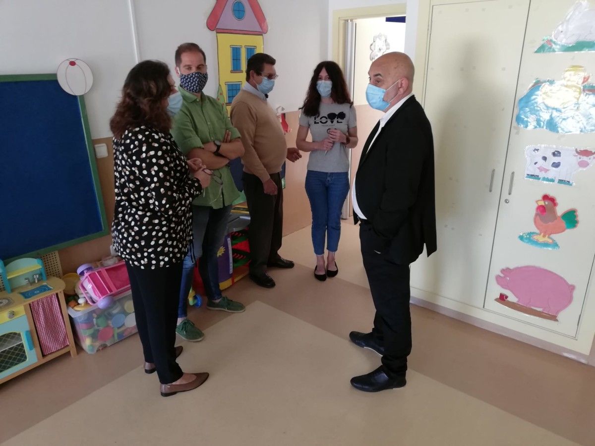 Visita do concelleiro de Educación, Tino Fernández, a unha escola infantil de Pontevedra Visita do concelleiro de Educación, Tino Fernández, a unha escola infantil de Pontevedra