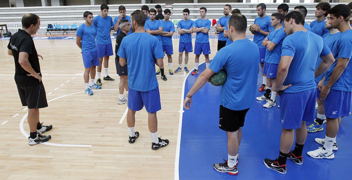 Toño Puga y Quique Domínguez dirigen un entrenamiento de pretemporada del Teucro