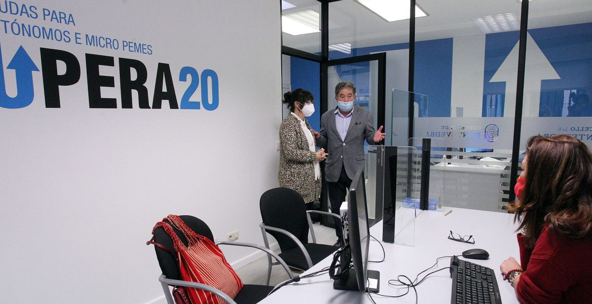 Fernández Lores e Anabel Gulías visitan as oficinas de Supera20