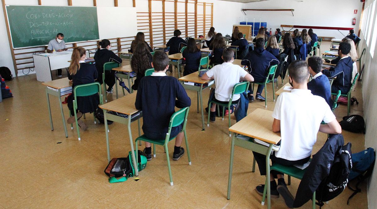 Alumnos da ESO do colexio Doroteas reciben clase na capela, o ximnasio e o salón de actos por falta de espazo nas aulas 
