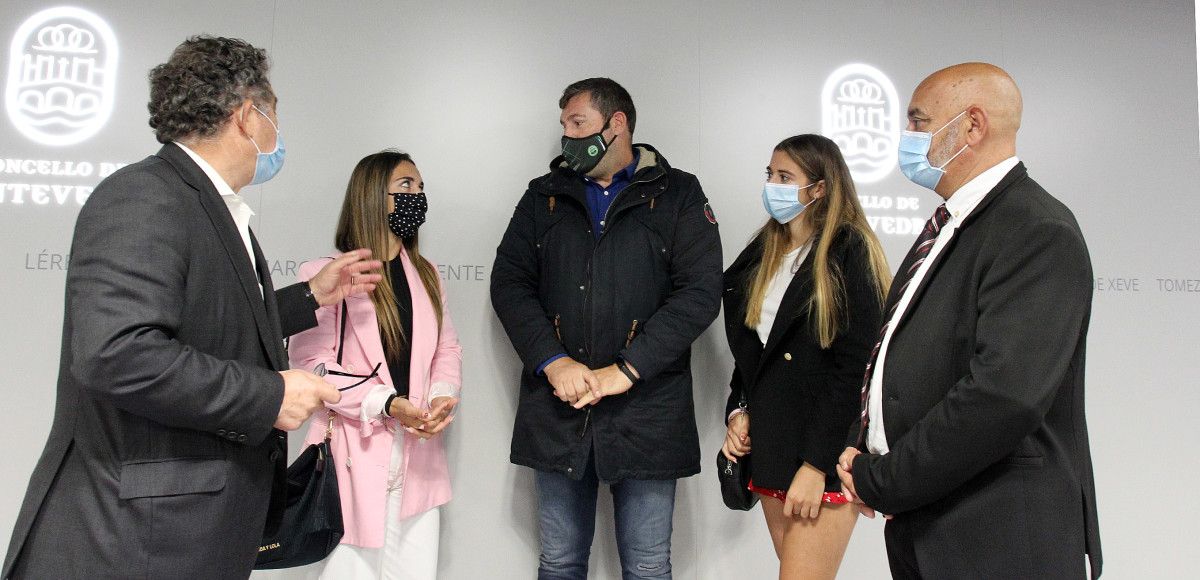 Recepción municipal ás piragüistas Antía Otero e Antía Jácome