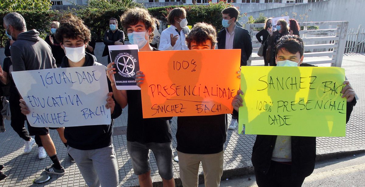 Continúan las protestas por el bachillerato presencial en el IES Sánchez Cantón a la espera de la solución de la Xunta