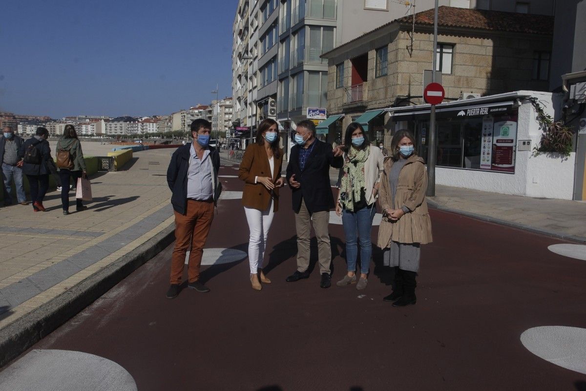 A directora xeral de Administración Local, Natalia Prieto, visita o paseo de Silgar
