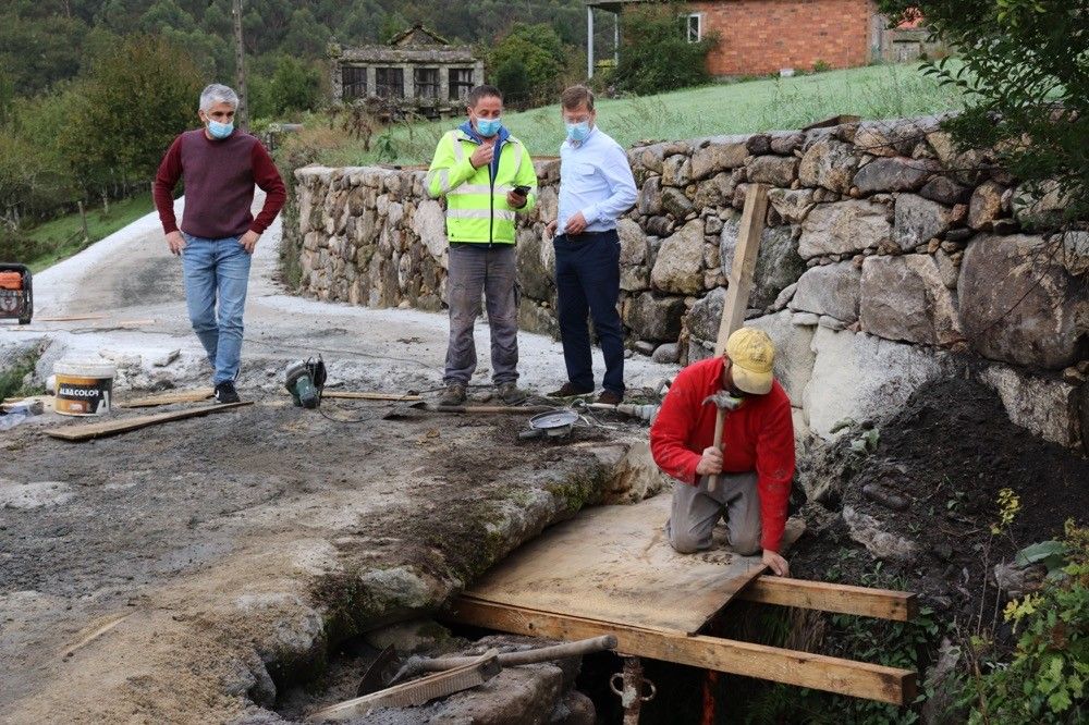 El Concello de A Lama ejecuta mejoras viales en el barrio de San Lourenzo