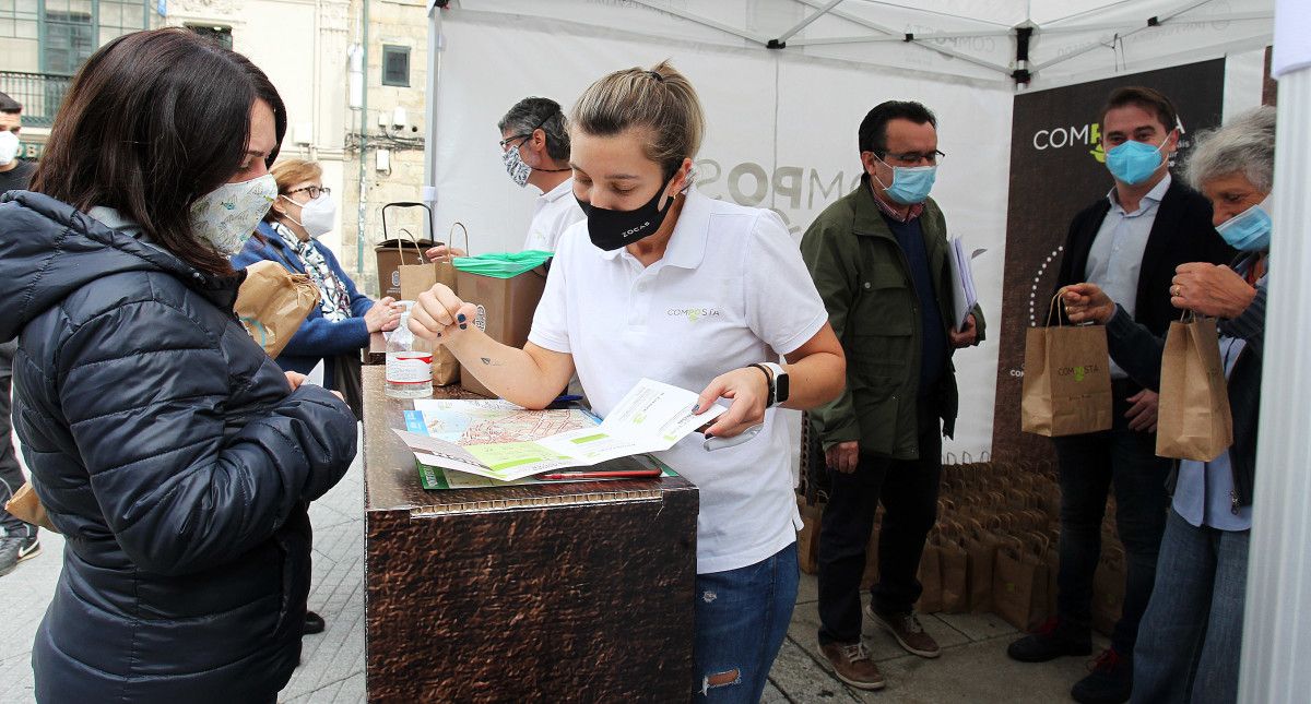 El Concello de Pontevedra informa en la Peregrina sobre el programa de compostaje municipal