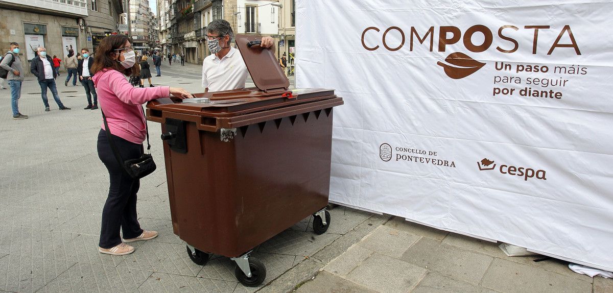 Carpa informativa en la Peregrina sobre el programa de compostaje municipal