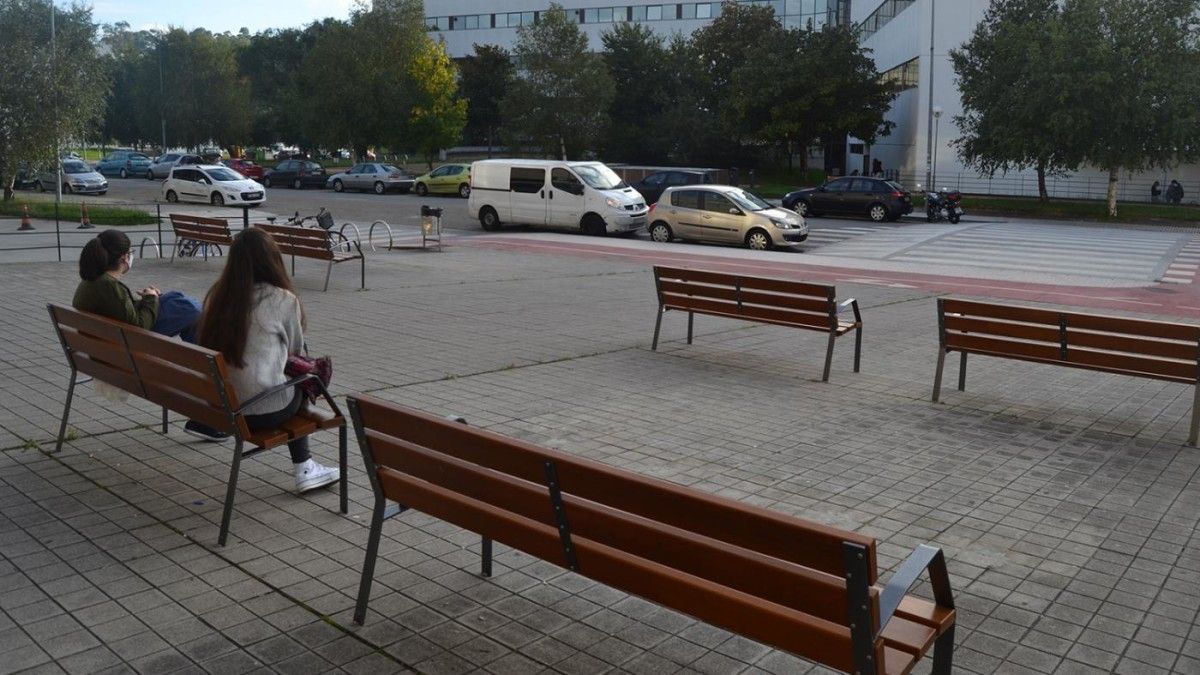Novos bancos no campus de Pontevedra