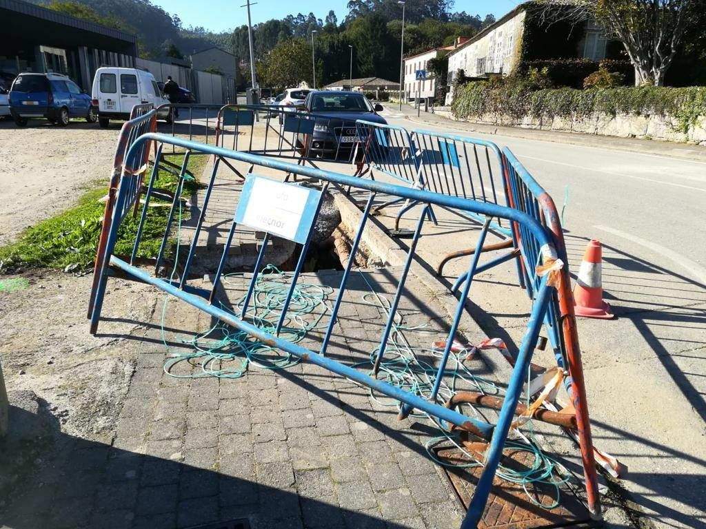 Obras de soterramiento de la límea de alta tensión en O Revel