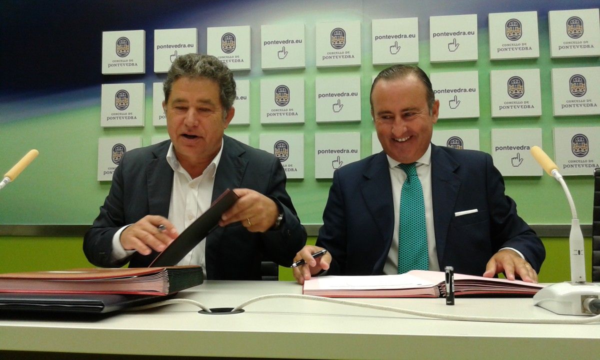 El alcalde de Pontevedra firma un crédito con el Director del Banco Sabadell Gallego