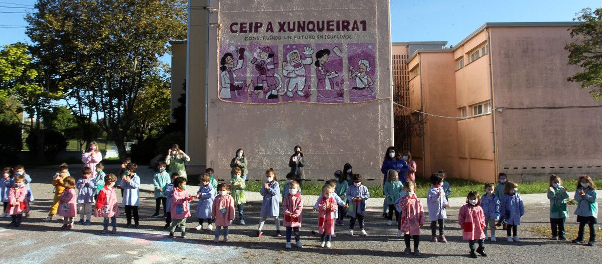 Presentación do mural 'Construíndo un futuro en igualdade' no CEIP A Xunqueira 1