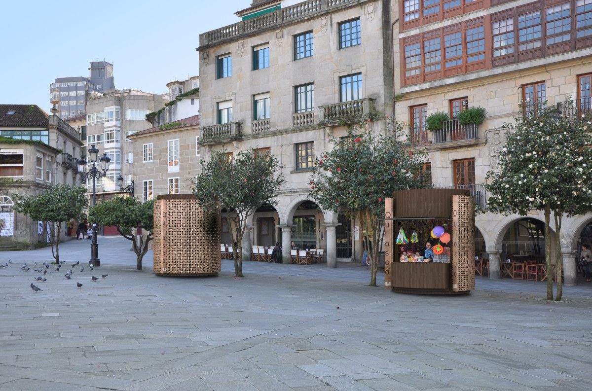 Montaxe cos quioscos da Ferrería