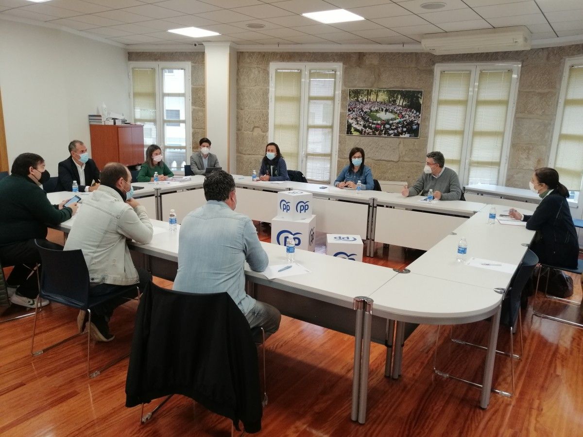 Deputados do Partido Popular reúnense con representantes sindicais das policías locais da provincia 