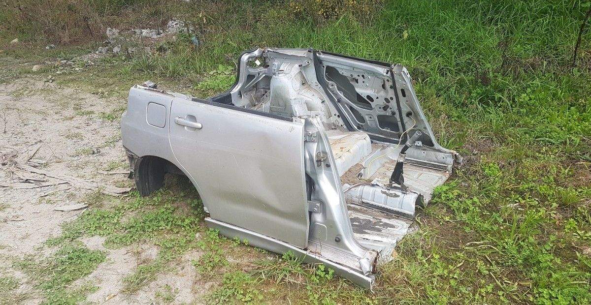 Restos dun coche atopados por Vaipolorío