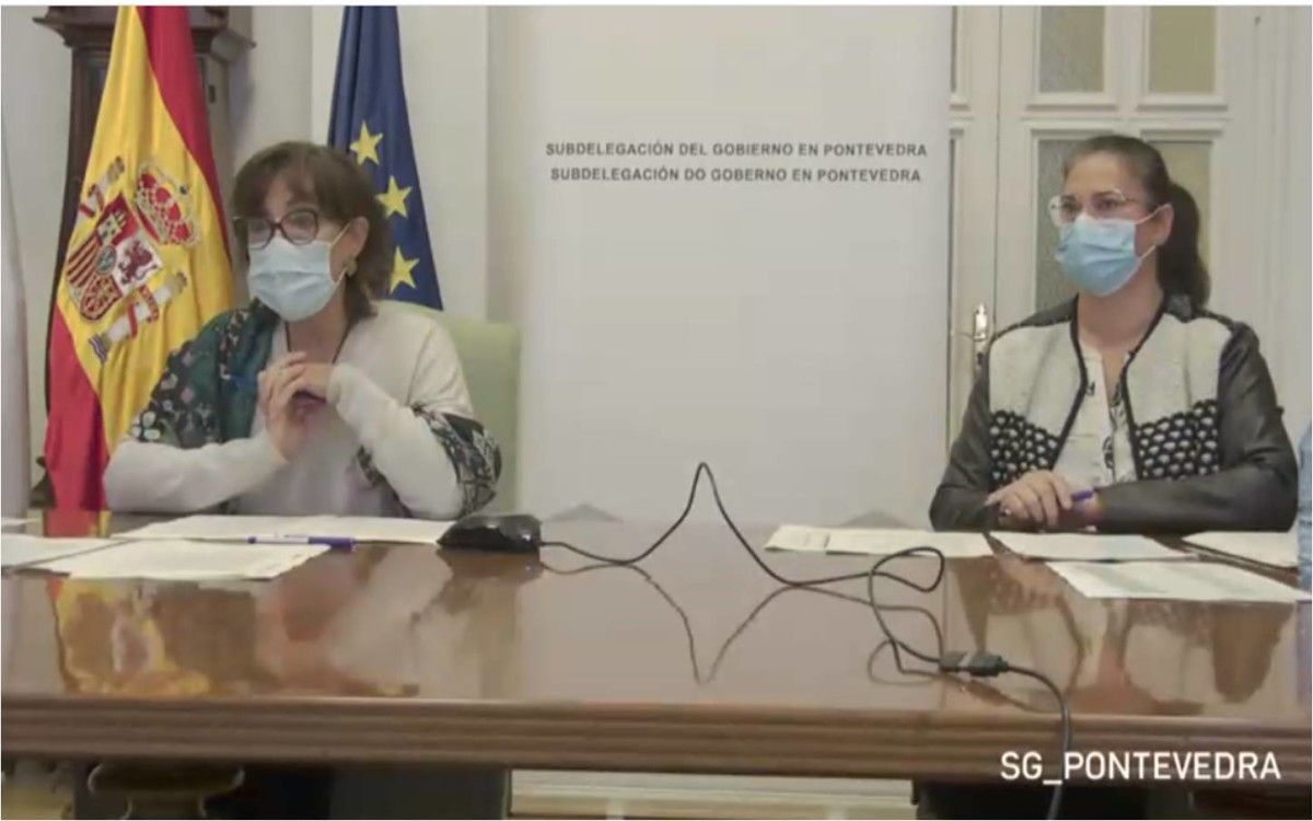 Maica Larriba, subdelegada del Gobierno, y Manuela Vilaboy, jefa de la Unidad Contra la Violencia sobre la Mujer de la Subdelegación del Gobierno en Pontevedra