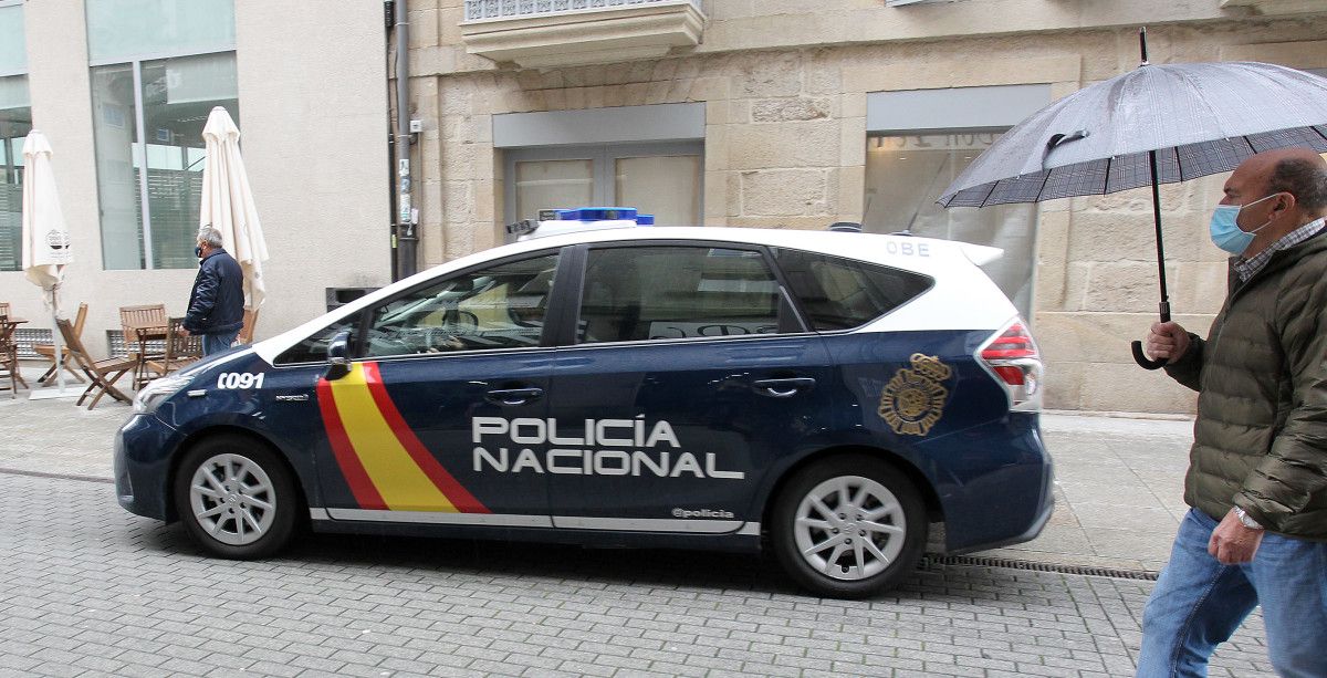 Patrulla de la Policía Nacional por Pontevedra