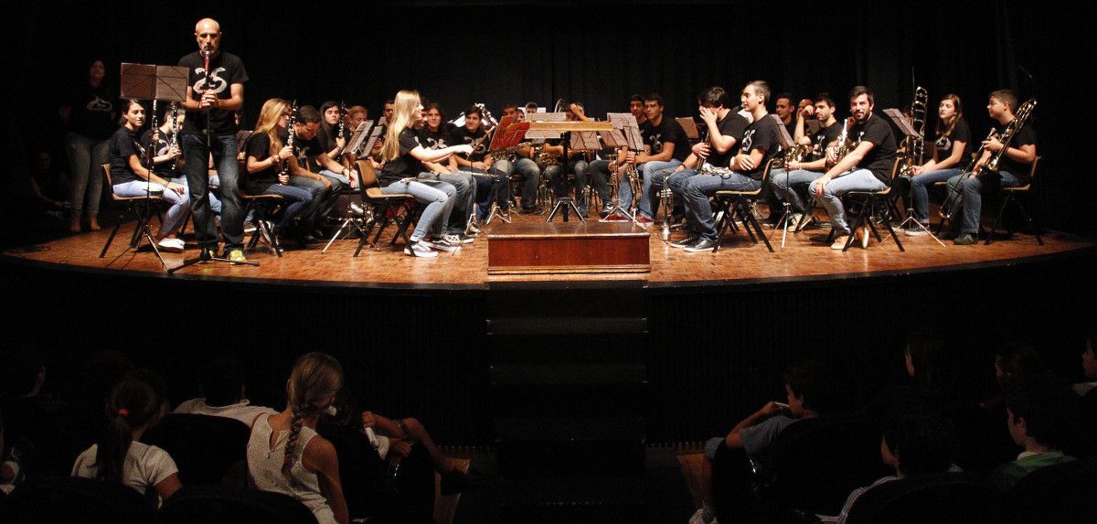 Concierto didáctico de la Banda de Música de Salcedo en el Teatro Principal