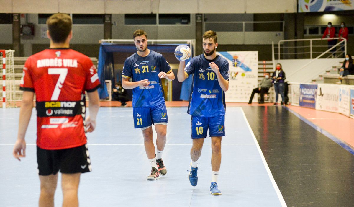 Partido entre o Teucro e o Atlético Novás no Pavillón Municipal de Pontevedra